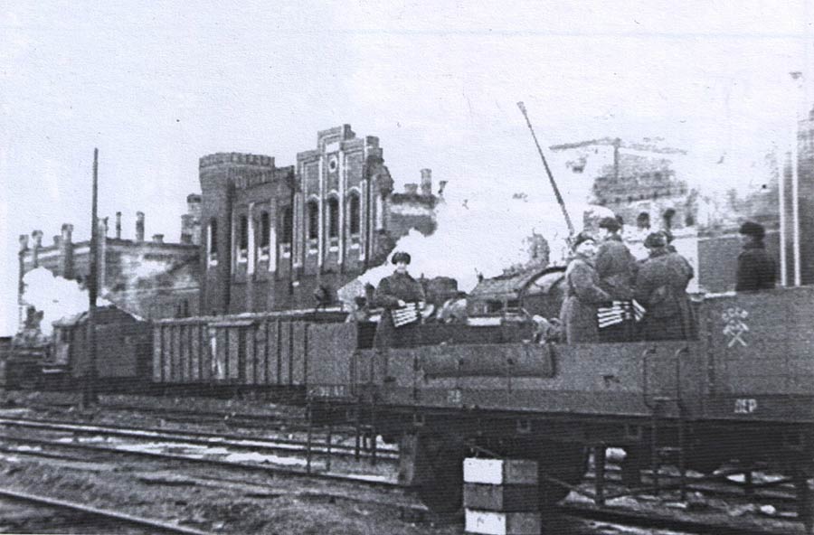 zenitchiki_ohranyayut_nebo_nad_zhd_vokzalom_i_gorodom.jpg